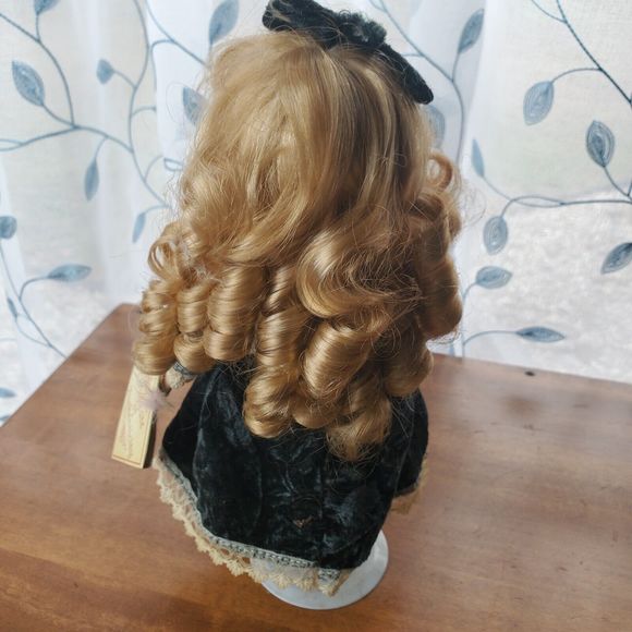 Soft Expressions Porcelain Collectible Doll Handcrafted Bisque Green Dress & Bow - Picture 4 of 12